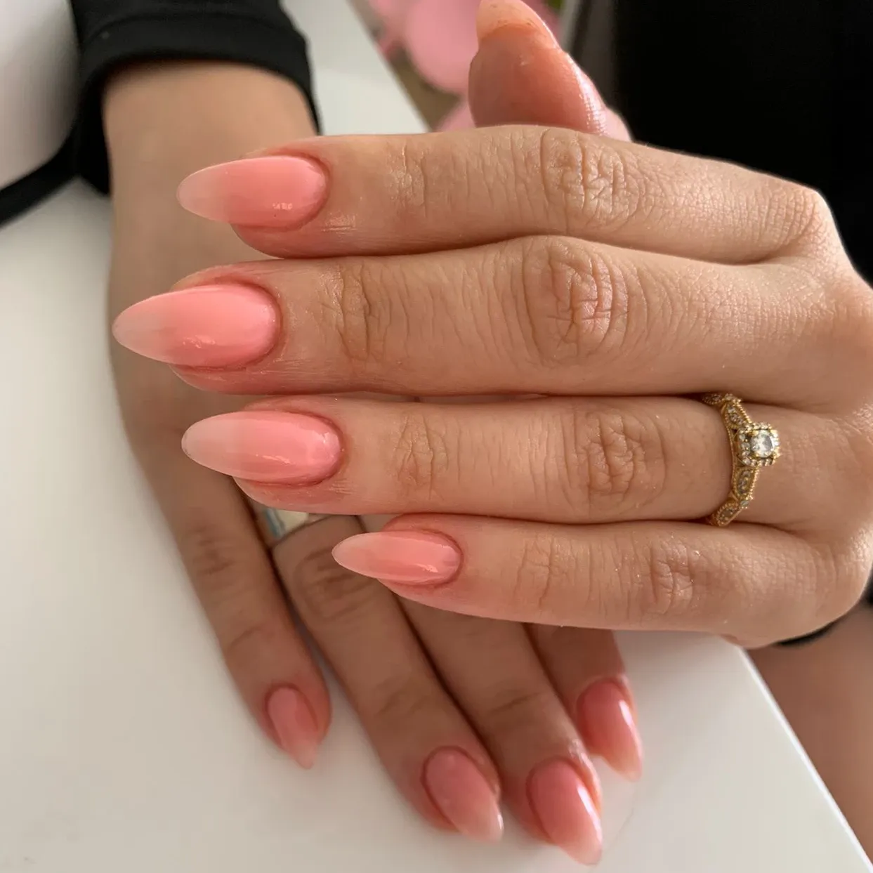 Uñas forradas en acrílico con acabado brillante